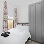 - Richmond Homestay szállás